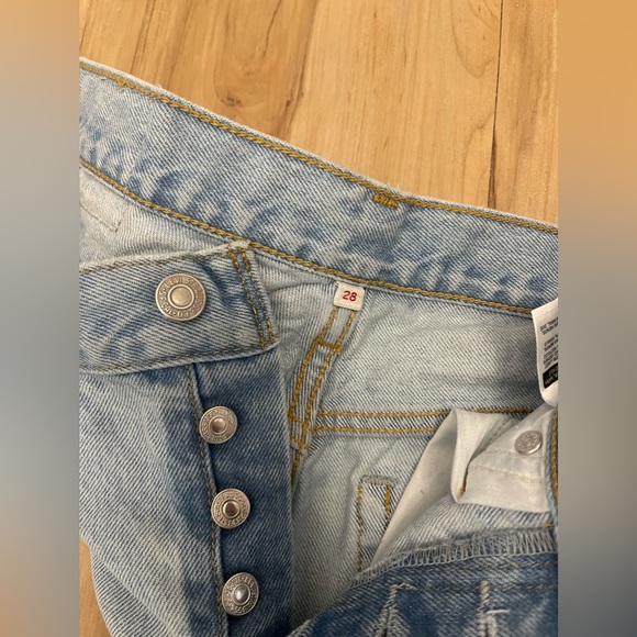 Levi’s light wash distressed raw hem jeans - Picture 6 of 6